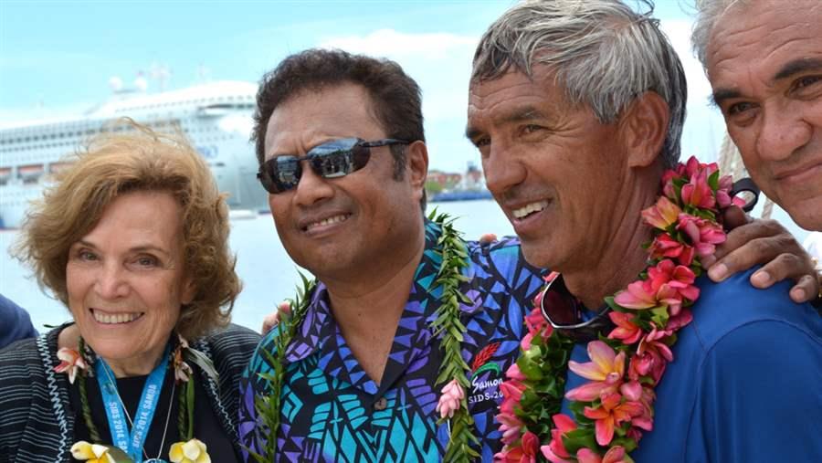 Tommy Remengesau and Nainoa Thompson