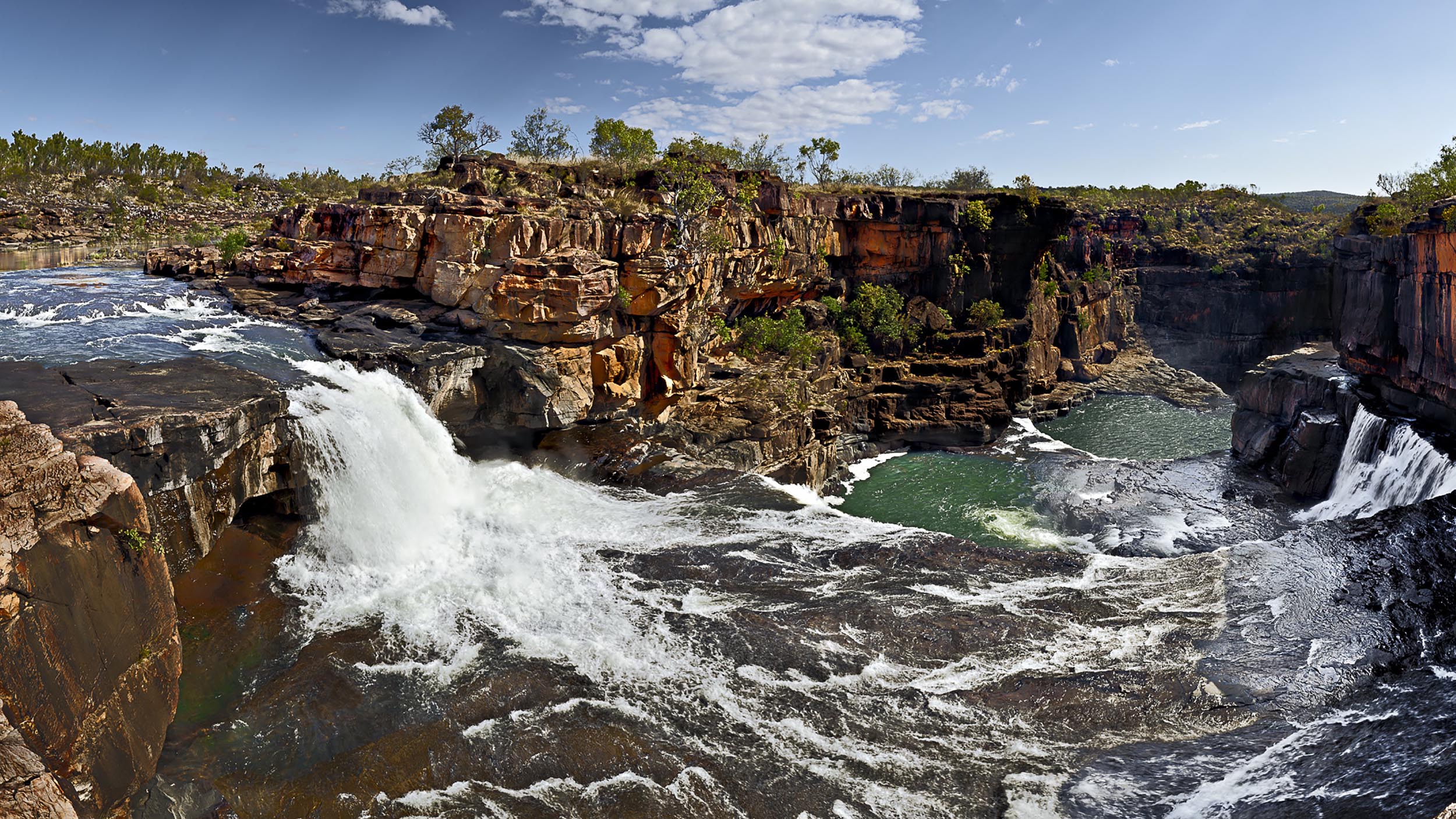 Picturesque Mitchell Falls is located on the remote Mitchell Plateau in the far north of Western Australia’s Kimberley region. The plateau, part of Mitchell River National Park, is cut off from road access during the wet season. It is home to the endemic Darngarna palm, which can grow to 18 metres tall and live for up to 280 years.