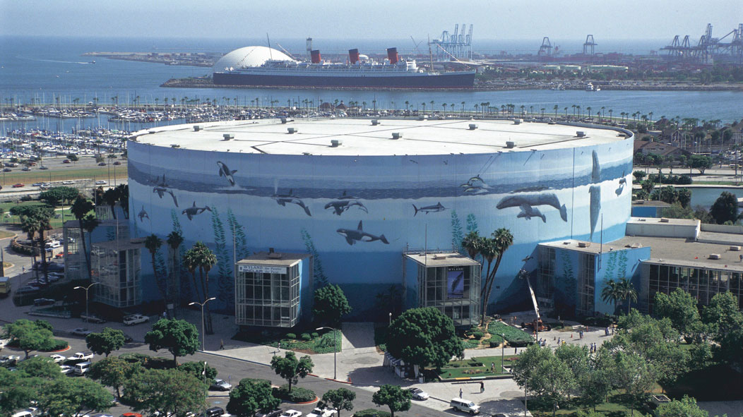 "Planet Ocean" wraps around the Long Beach Convention Center in California, one of the most visible murals created by the marine life artist Wyland.