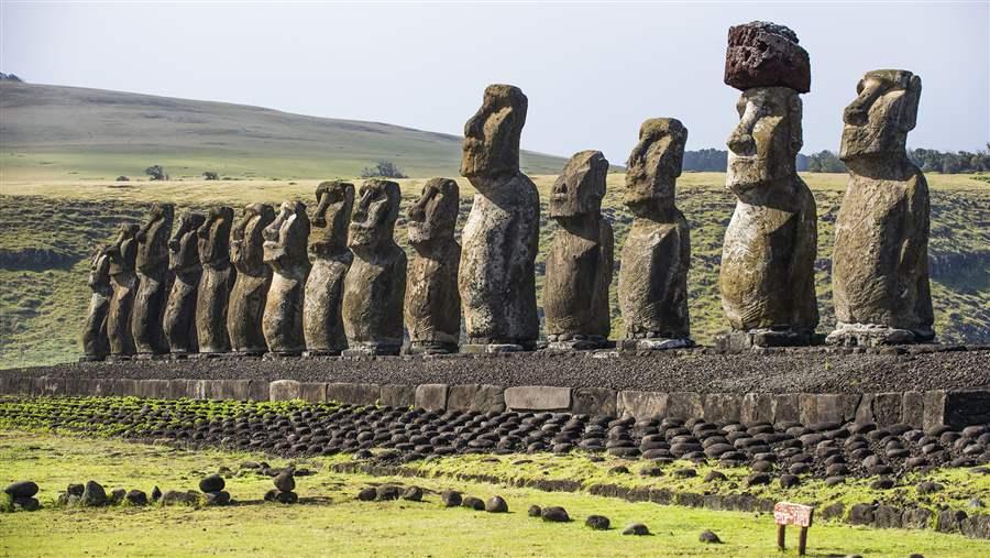 Pew and Bertarelli Praise Chile's Creation of Easter Island Marine Park
