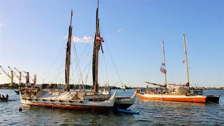 Sailing canoes