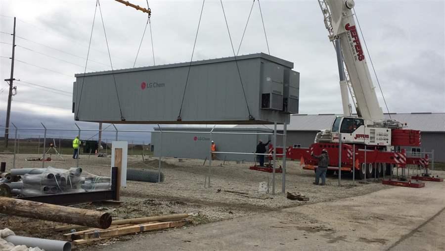 Battery container
