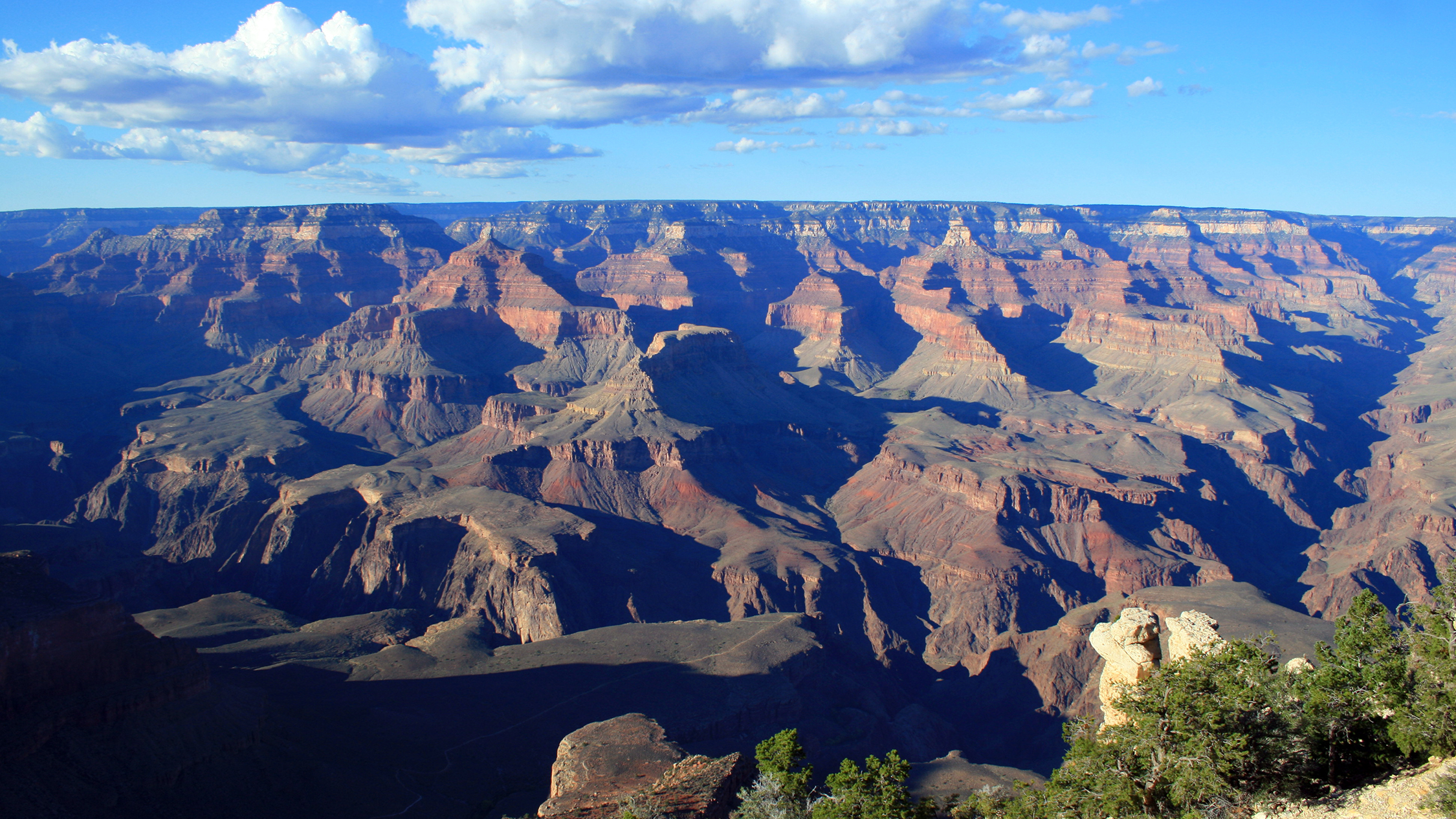 A classic Grand Canyon scene from near the Verkamp's Visitor Center