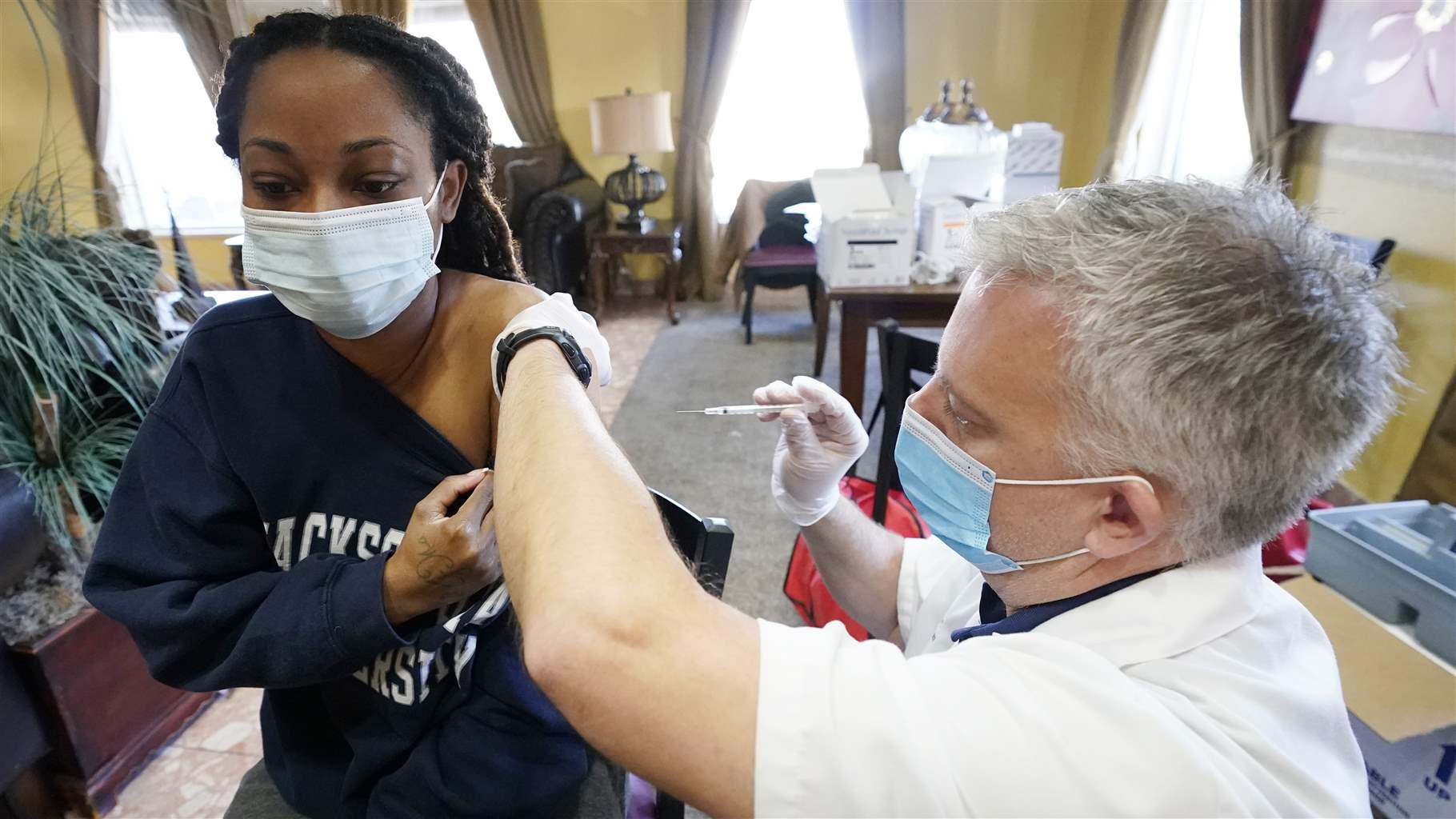 assisted living employee receives vaccine assisted living employee receives vaccine