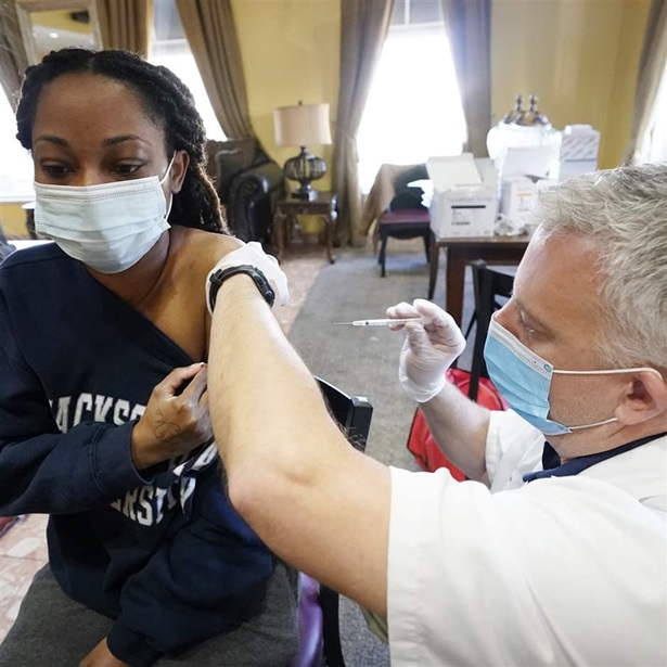 assisted living employee receives vaccine assisted living employee receives vaccine