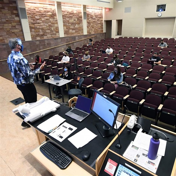 LAS VEGAS, NEVADA - SEPTEMBER 09: UNLV Department of Criminal Justice chairman and professor Dr. Joel Lieberman teaches Jury Decision Making, a criminal justice class at UNLV, amid the spread of the coronavirus (COVID-19) on September 9, 2020 in Las Vegas, Nevada.