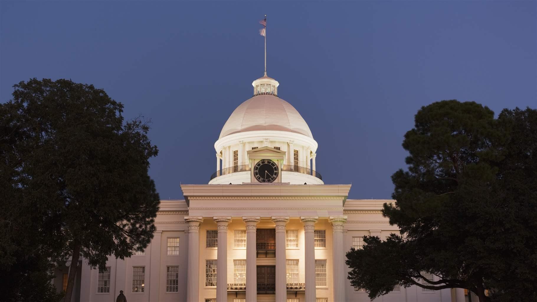 Alabama State Capitol, dusk