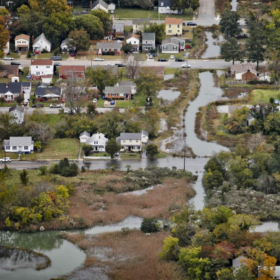 A Homeowners Handbook Living on Flood Plains and Wetlands 