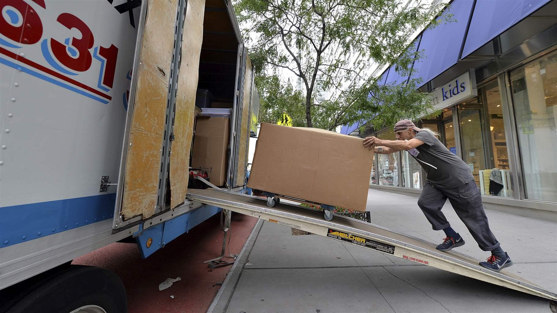 Manhattan movers loading box Manhattan movers loading box