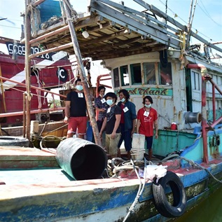 Thai fishing crew