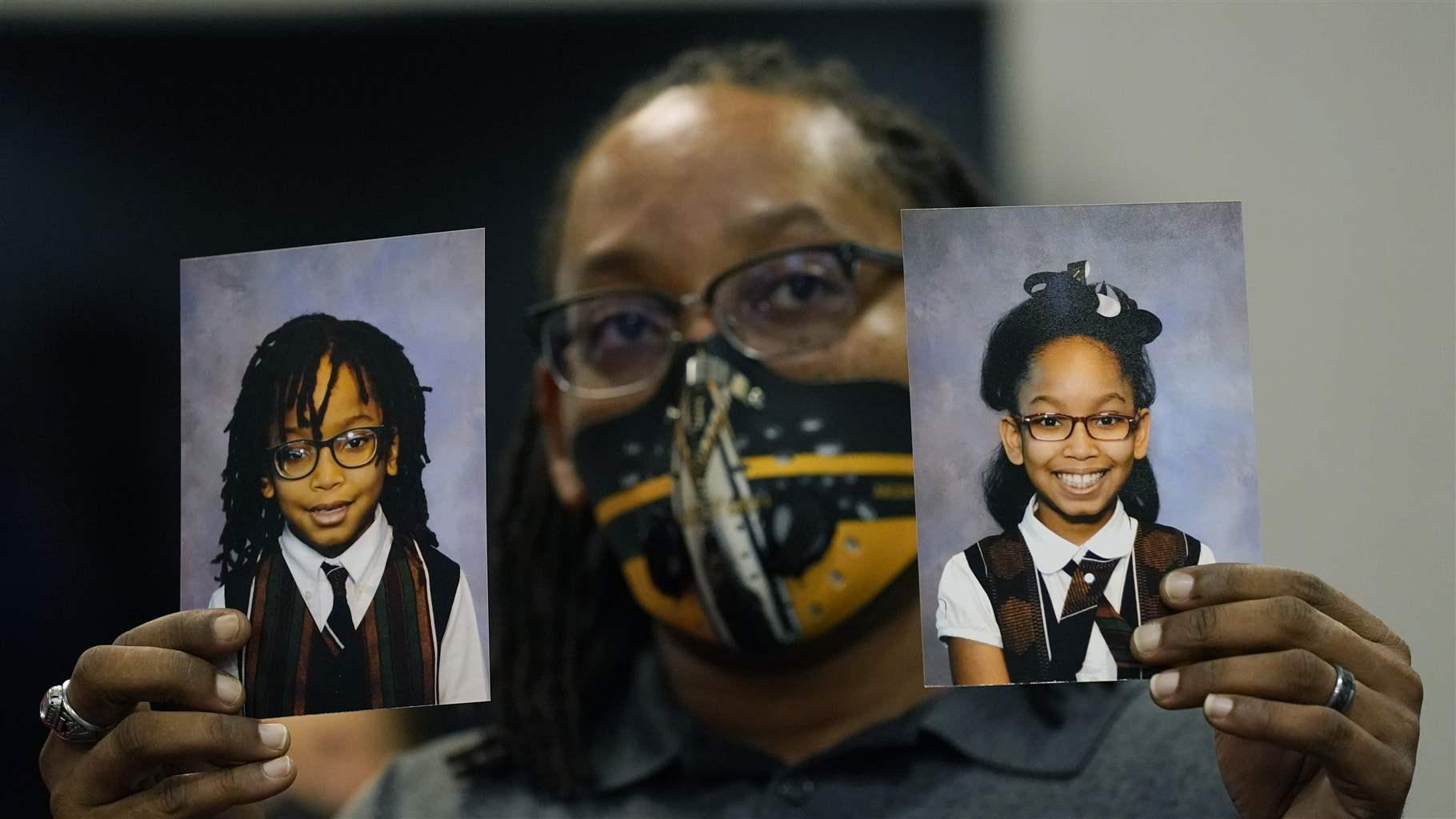 Sheldon Smith holds up photographs of his children, both of whom have sickle cell anemia, in Ridgeland, Miss., in 2020. Sheldon Smith holds up photographs of his children, both of whom have sickle cell anemia, in Ridgeland, Miss., in 2020.