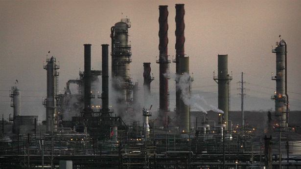The Chevron refinery in Richmond, Calif., on Thursday, September 17, 2009, in Richmond, Calif. . (Liz Hafalia/San Francisco Chronicle via AP)