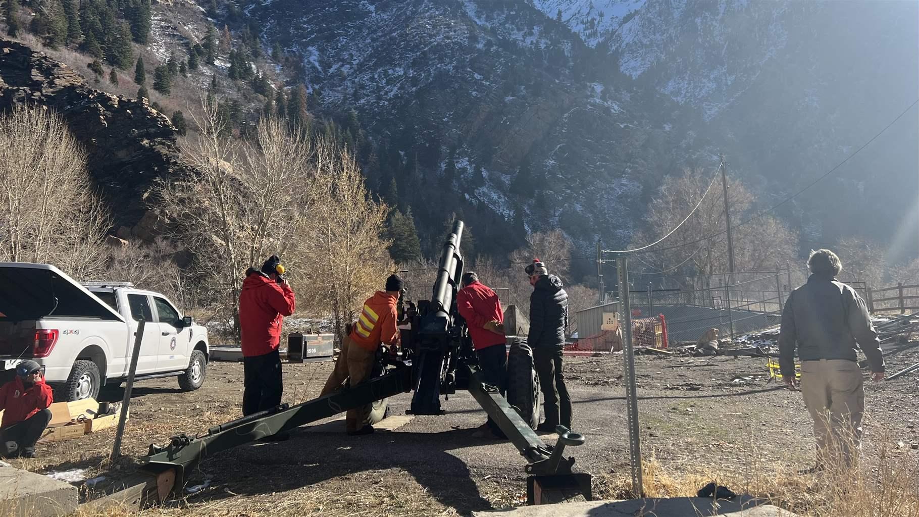 Utah DOT pointing howitzer to mountain